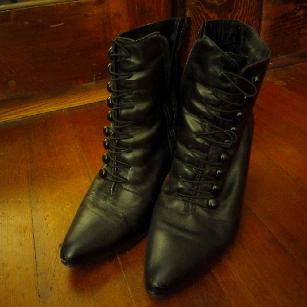 Victorian style walking pumps